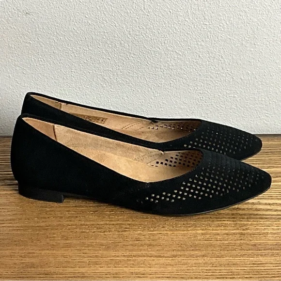 Vionic Posey Black Perforated Suede Ballet Flat, New in Box - Picture 2 of 7